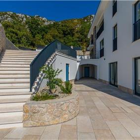 5 bedroom villa with pool near Crikvenica, sleeps 10